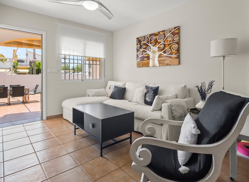 Resale - Villa - Torre de la Horadada - Pueblo Latino