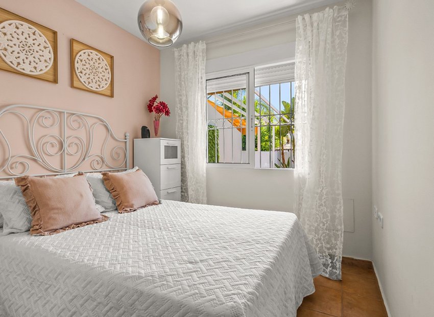 Resale - Villa - Torre de la Horadada - Pueblo Latino