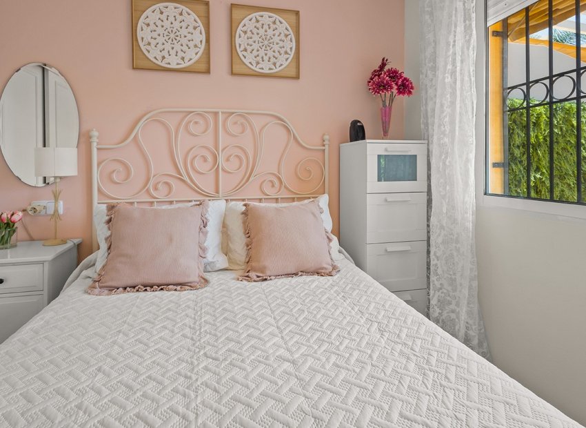 Resale - Villa - Torre de la Horadada - Pueblo Latino