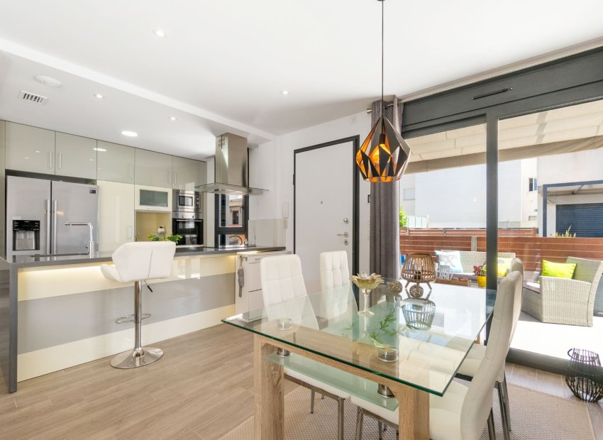 Resale - Villa - Torrevieia - Aguas Nuevas