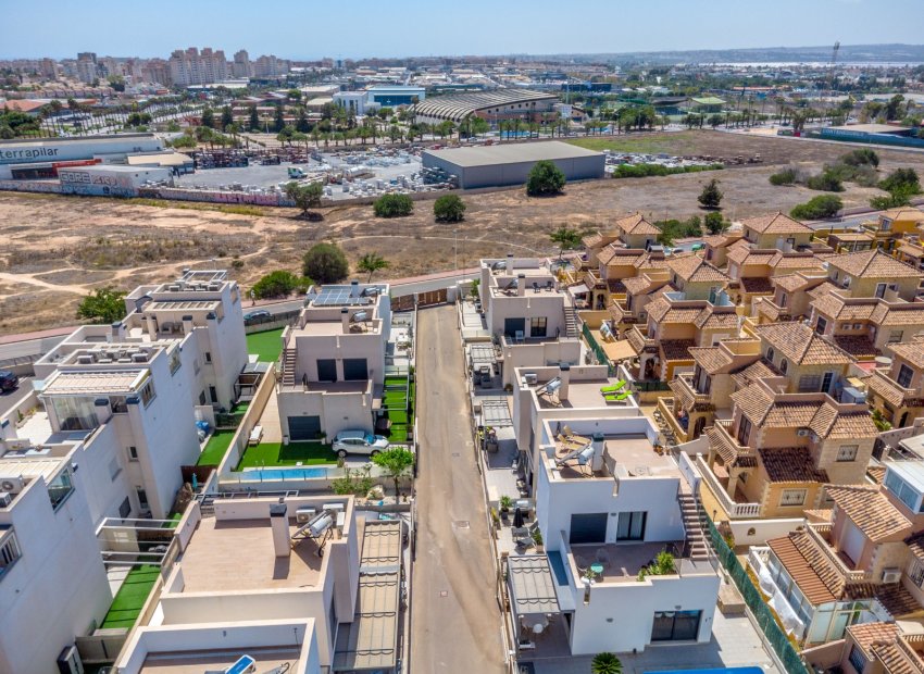 Resale - Villa - Torrevieia - Aguas Nuevas