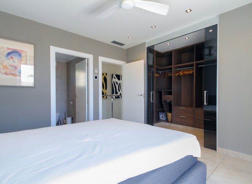 Resale - Villa - Torrevieia - Aguas Nuevas