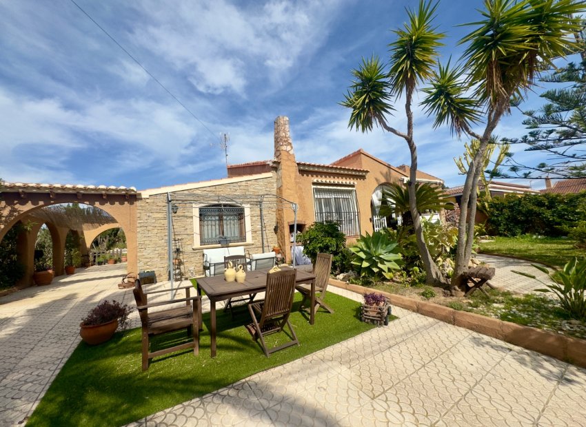 Resale - Villa - Torrevieia - Aguas Nuevas