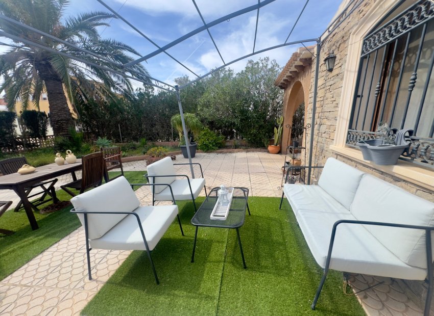 Resale - Villa - Torrevieia - Aguas Nuevas