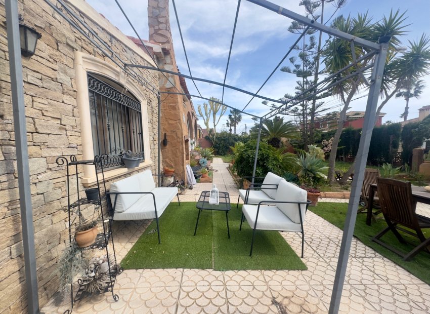 Resale - Villa - Torrevieia - Aguas Nuevas