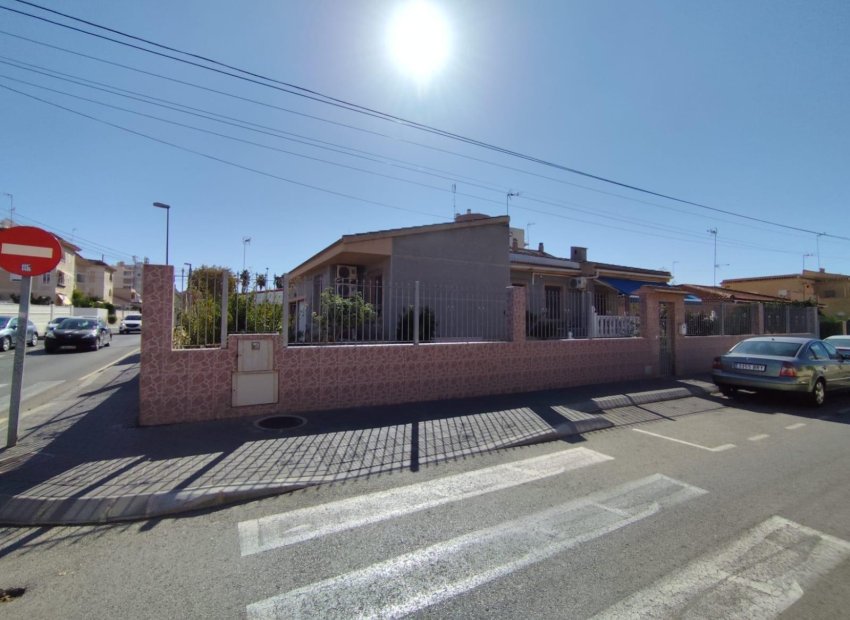 Resale - Villa - Torrevieia - Center