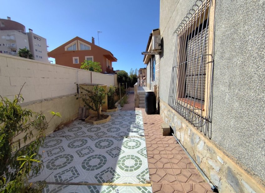 Resale - Villa - Torrevieia - Center