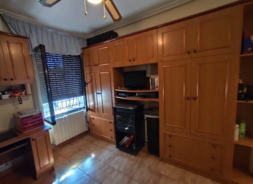 Resale - Villa - Torrevieia - Center