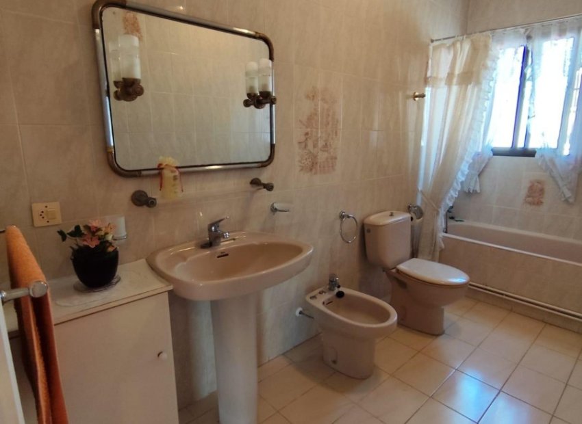 Resale - Villa - Torrevieia - Center