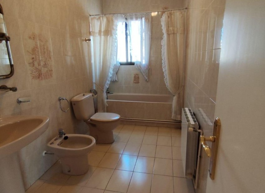 Resale - Villa - Torrevieia - Center