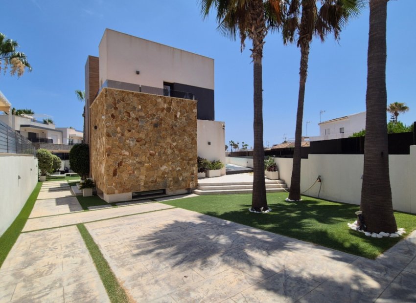 Resale - Villa - Torrevieia - Costa Blanca