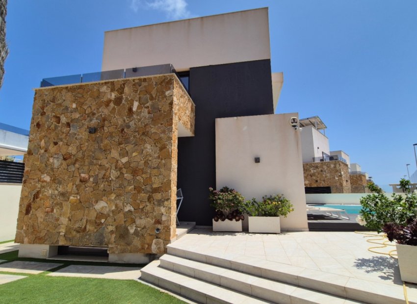 Resale - Villa - Torrevieia - Costa Blanca