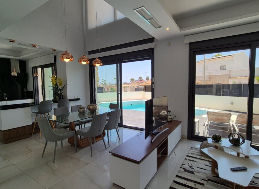 Resale - Villa - Torrevieia - Costa Blanca