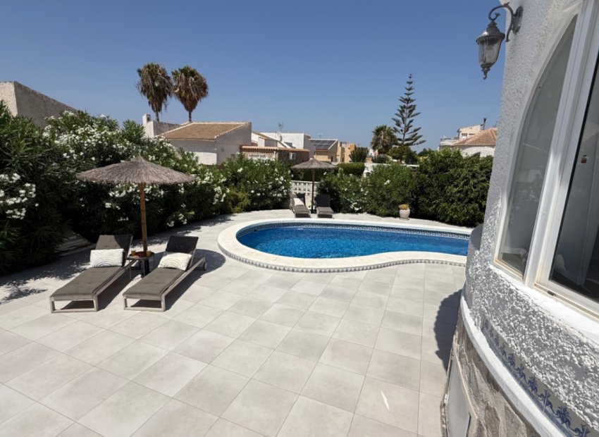 Resale - Villa - Torrevieia - Costa Blanca