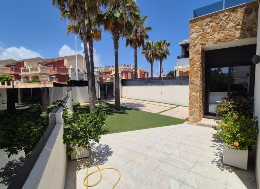 Resale - Villa - Torrevieia - Costa Blanca