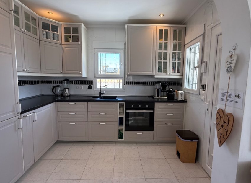 Resale - Villa - Torrevieia - Costa Blanca