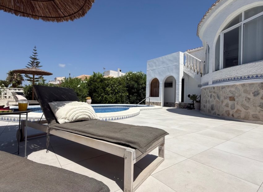 Resale - Villa - Torrevieia - Costa Blanca