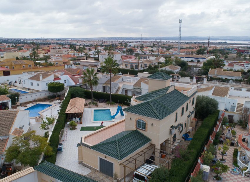 Resale - Villa - Torrevieia - El Chaparral