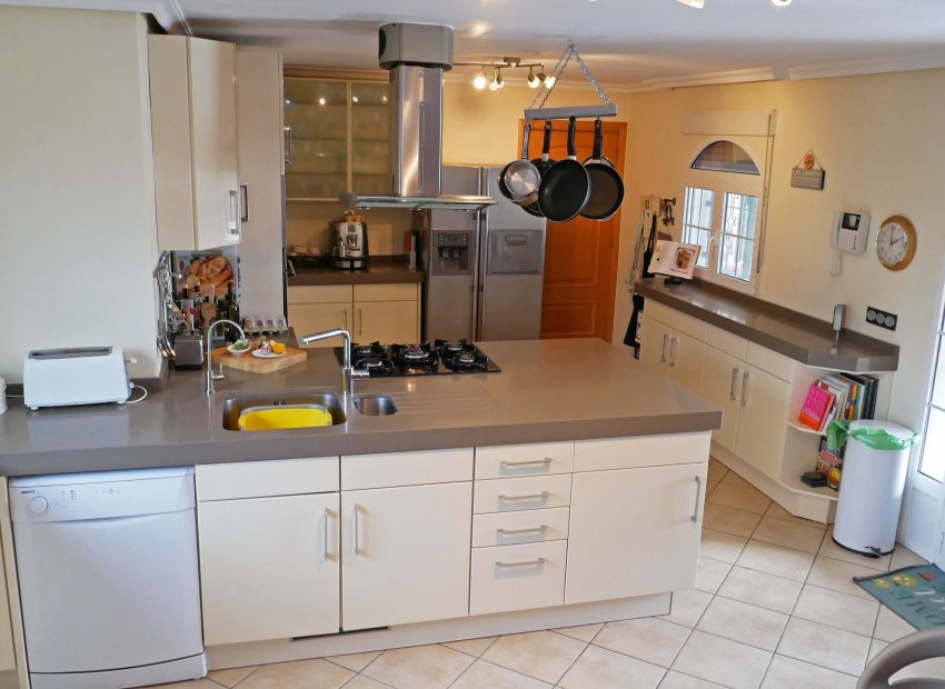 Resale - Villa - Torrevieia - El Chaparral