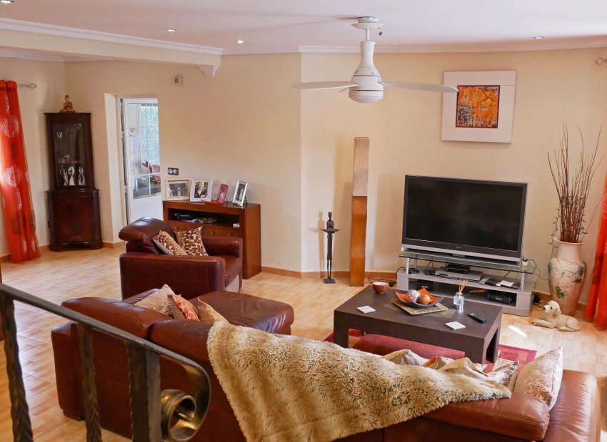 Resale - Villa - Torrevieia - El Chaparral