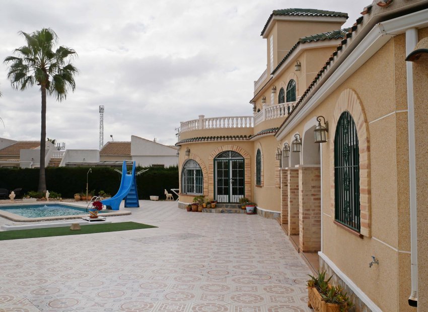 Resale - Villa - Torrevieia - El Chaparral