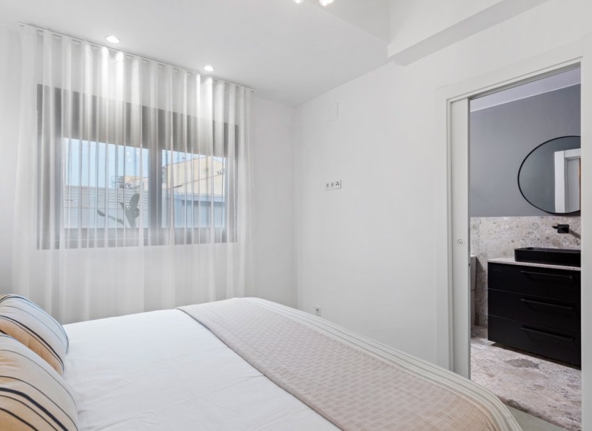 Resale - Villa - Torrevieia - El Chaparral