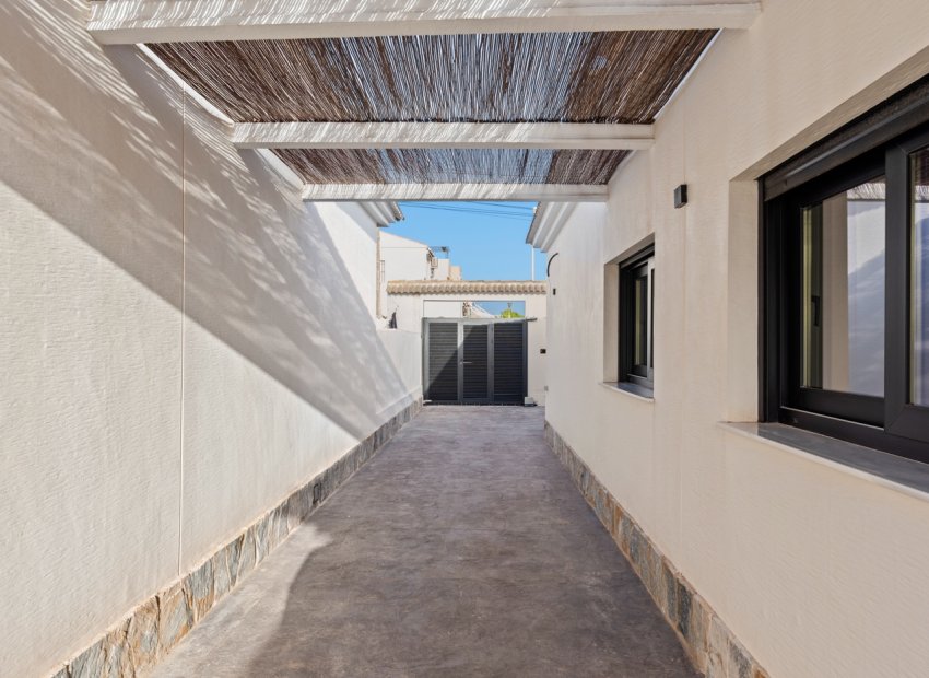 Resale - Villa - Torrevieia - El Chaparral