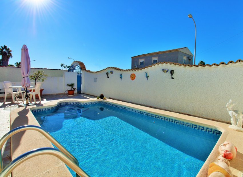 Resale - Villa - Torrevieia - El Chaparral