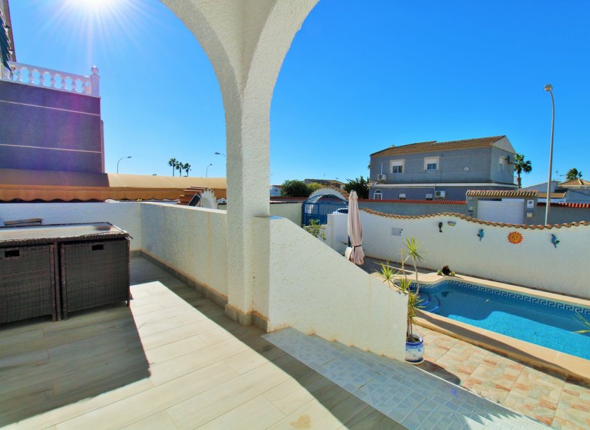 Resale - Villa - Torrevieia - El Chaparral