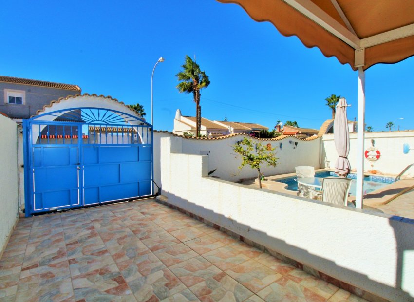 Resale - Villa - Torrevieia - El Chaparral
