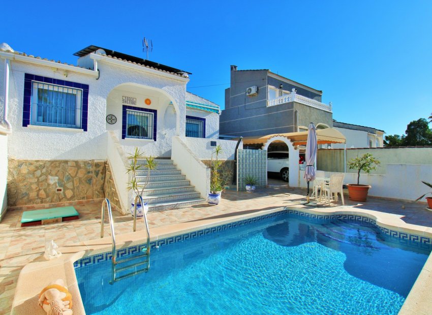 Resale - Villa - Torrevieia - El Chaparral