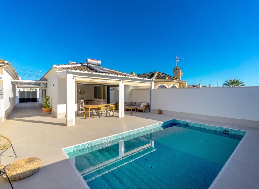 Resale - Villa - Torrevieia - El Chaparral