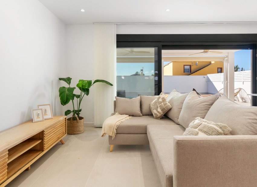 Resale - Villa - Torrevieia - El Chaparral