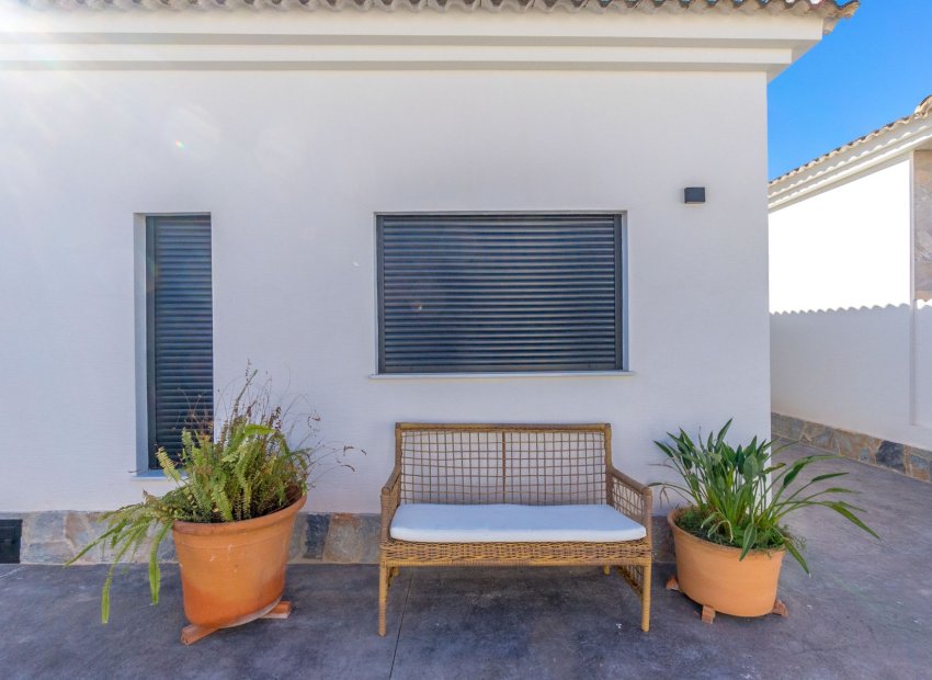 Resale - Villa - Torrevieia - El Chaparral