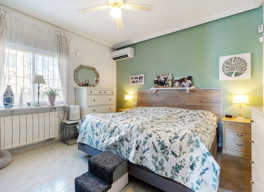 Resale - Villa - Torrevieia - El Chaparral