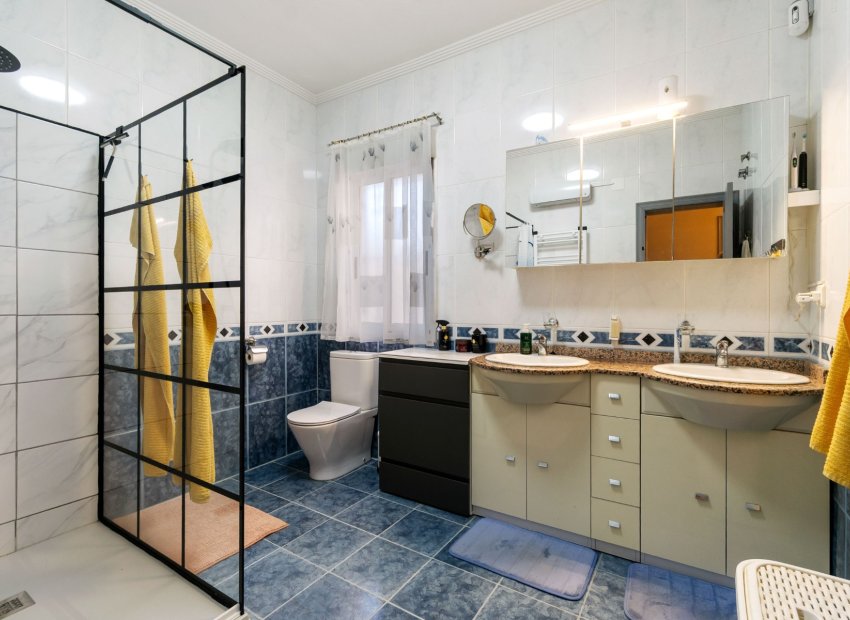 Resale - Villa - Torrevieia - El Chaparral