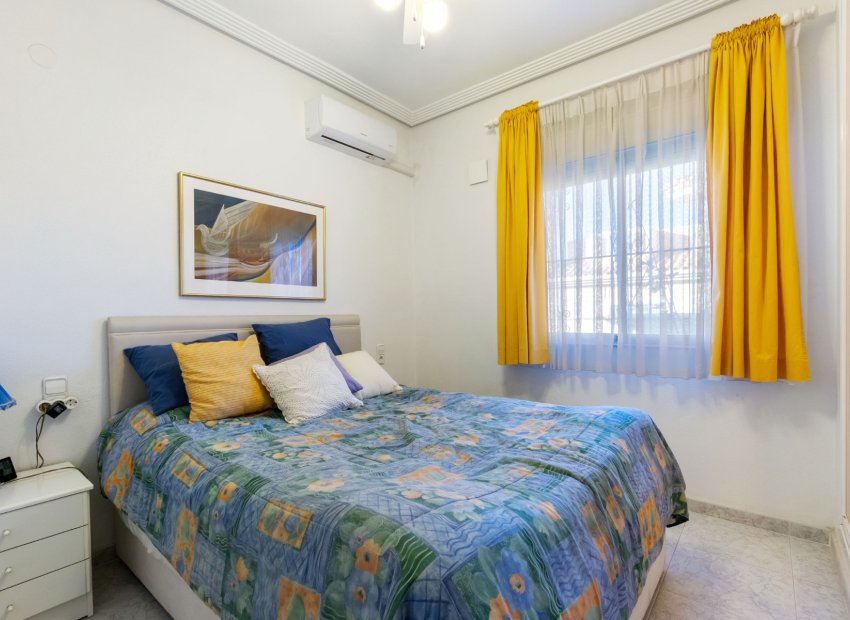 Resale - Villa - Torrevieia - El Chaparral