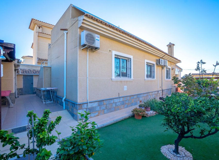 Resale - Villa - Torrevieia - El Chaparral
