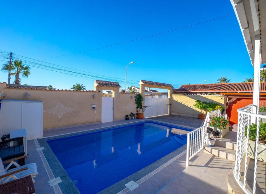 Resale - Villa - Torrevieia - El Chaparral