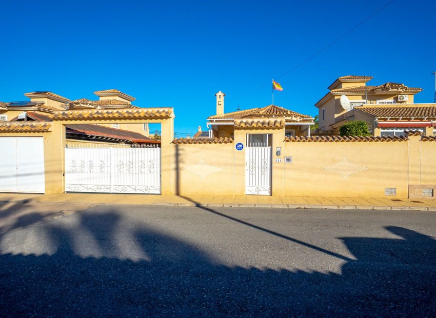 Resale - Villa - Torrevieia - El Chaparral