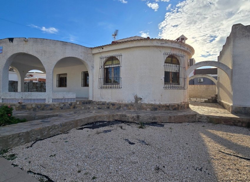 Resale - Villa - Torrevieia - El Chaparral