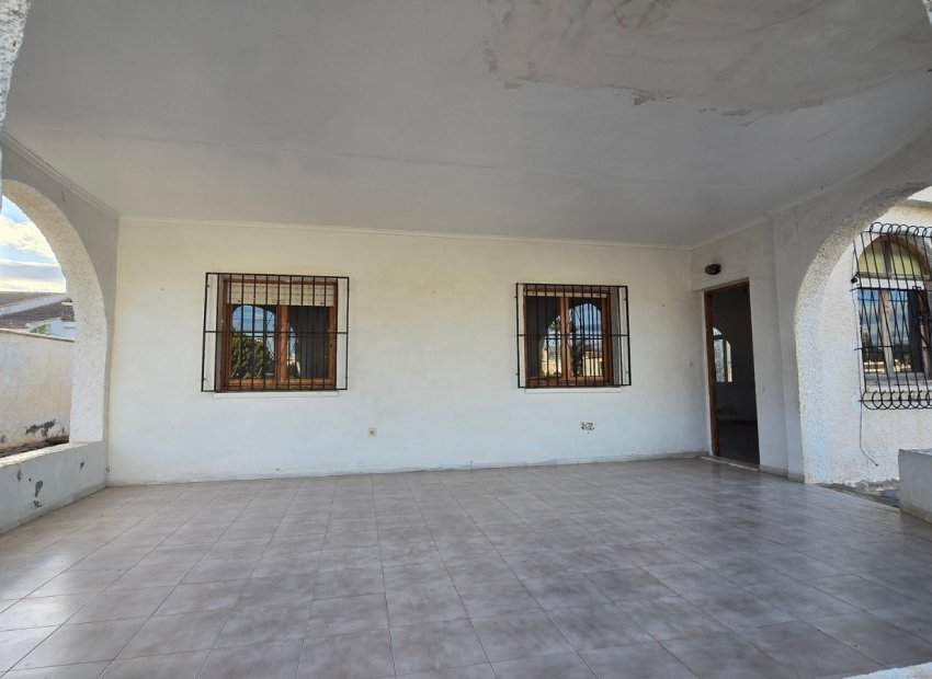 Resale - Villa - Torrevieia - El Chaparral