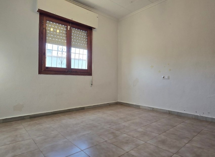 Resale - Villa - Torrevieia - El Chaparral