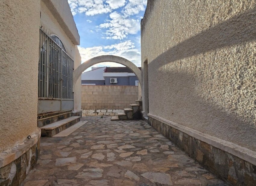 Resale - Villa - Torrevieia - El Chaparral