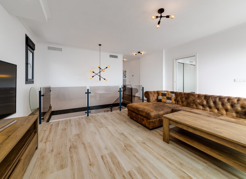 Resale - Villa - Torrevieia - La Mata