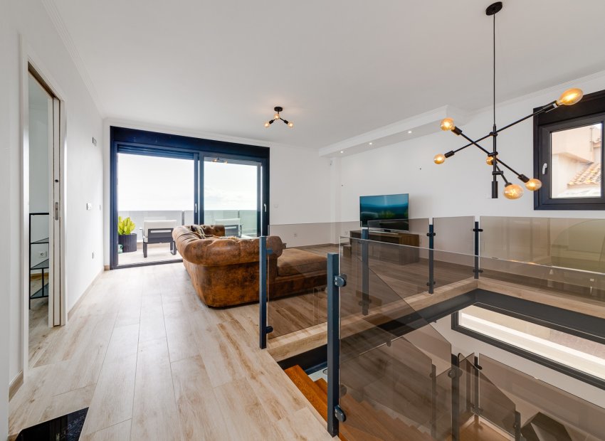 Resale - Villa - Torrevieia - La Mata