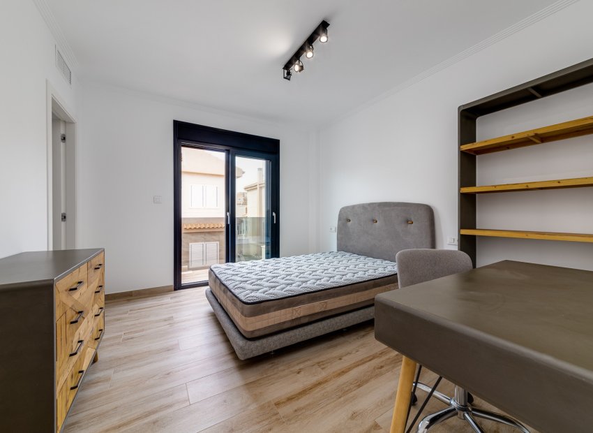 Resale - Villa - Torrevieia - La Mata