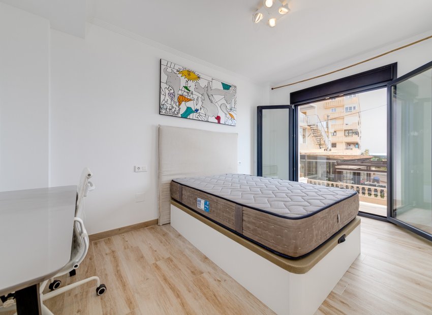 Resale - Villa - Torrevieia - La Mata