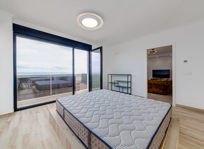 Resale - Villa - Torrevieia - La Mata