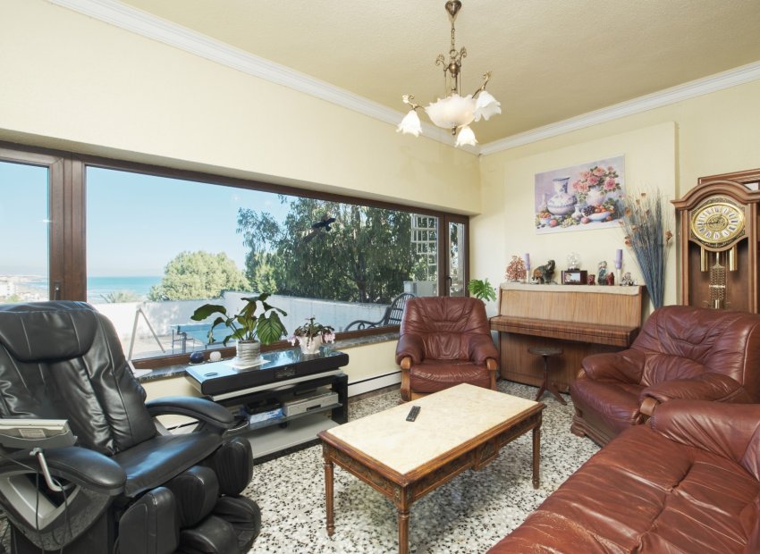 Resale - Villa - Torrevieia - La Mata